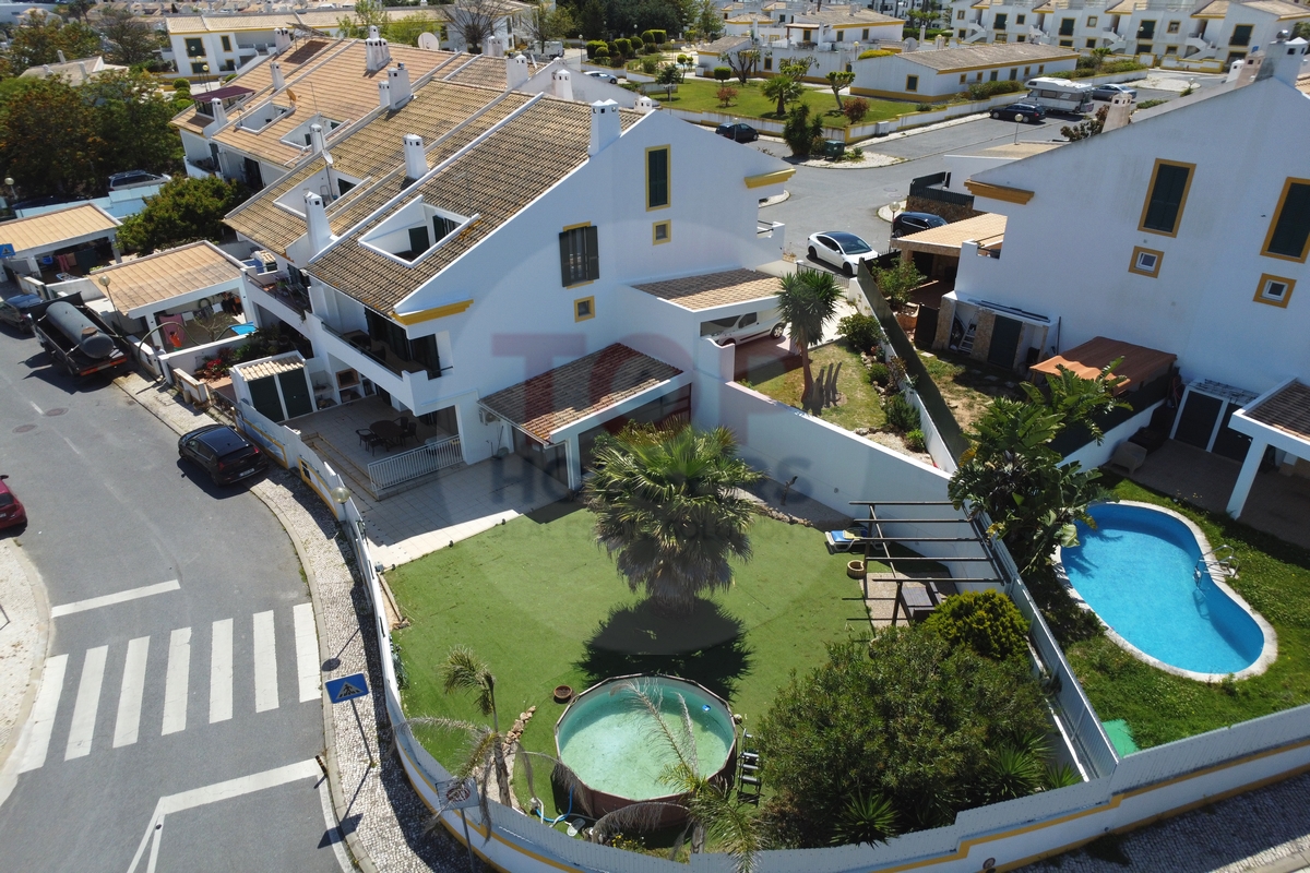 Moradia T3 Venda em Albufeira e Olhos de Água,Albufeira